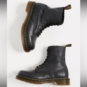 Dr. Martens Black Boots - 1460 Pascal Virginia Leather - Women’s 11 Men 10 NIB!